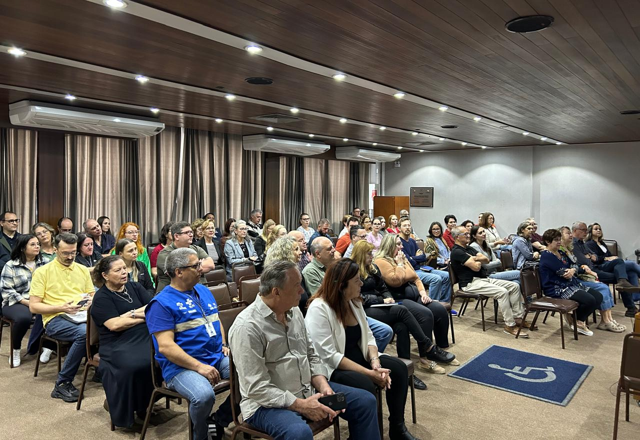 ISSBLU promove palestra sobre aposentadoria e qualidade de vida para servidores públicos